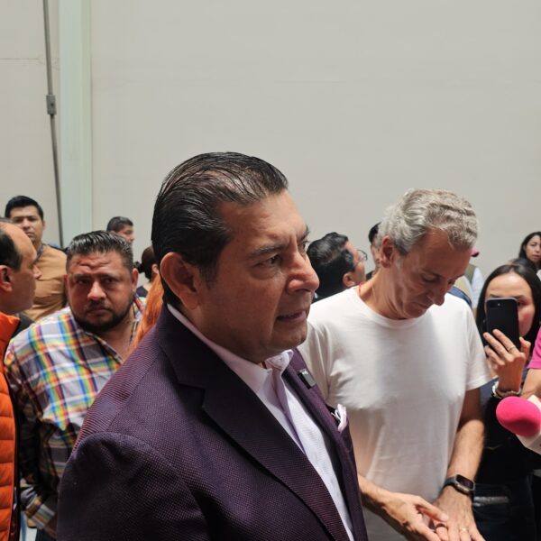 El gobernador Alejandro Armenta afirmó que los niveles de inseguridad en Puebla han disminuido en los últimos cinco años, destacando reducciones en homicidios dolosos y violencia de género.