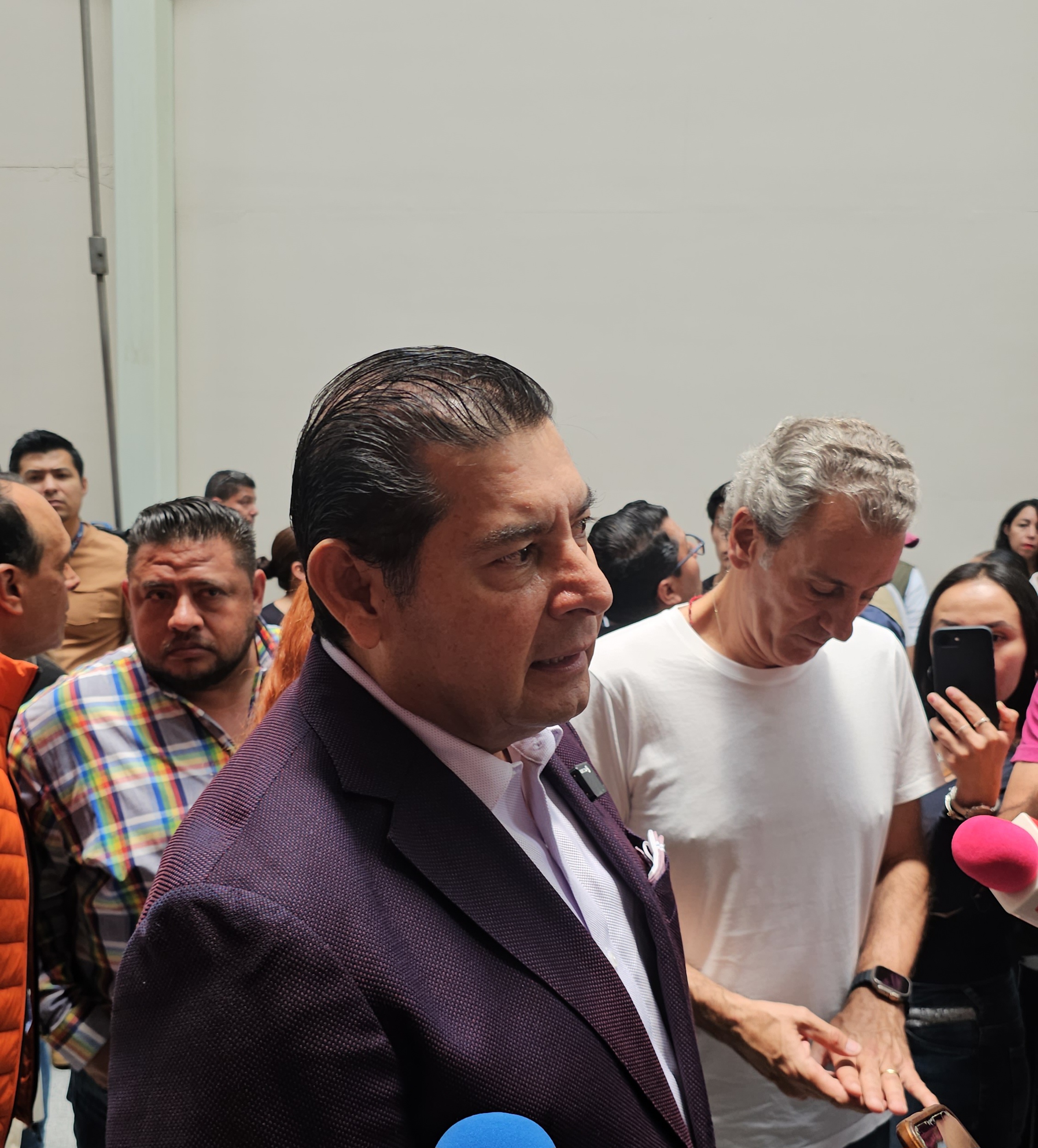 El gobernador Alejandro Armenta afirmó que los niveles de inseguridad en Puebla han disminuido en los últimos cinco años, destacando reducciones en homicidios dolosos y violencia de género.