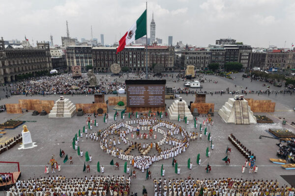 Durante la conmemoración por los 700 años de la fundación de México-Tenochtitlán, la presidenta Claudia Sheinbaum afirmó que la Cuarta Transformación busca dignificar a los pueblos originarios y reconocer su papel en la identidad nacional