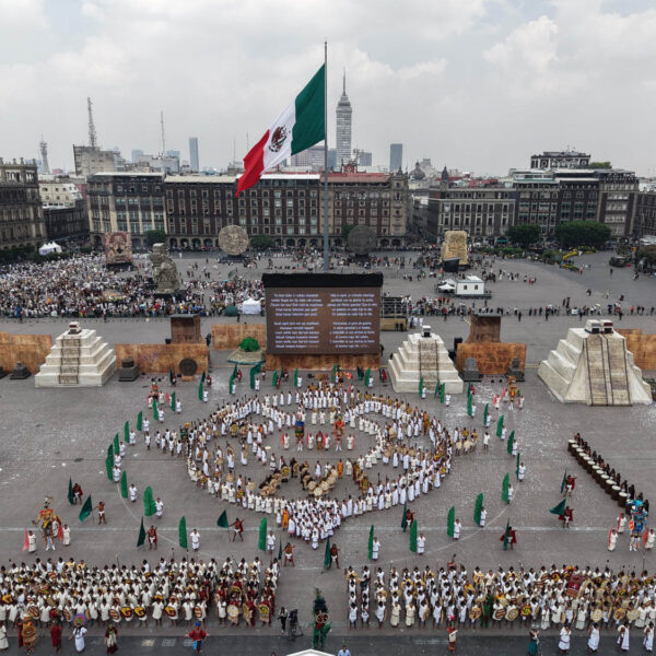 Durante la conmemoración por los 700 años de la fundación de México-Tenochtitlán, la presidenta Claudia Sheinbaum afirmó que la Cuarta Transformación busca dignificar a los pueblos originarios y reconocer su papel en la identidad nacional