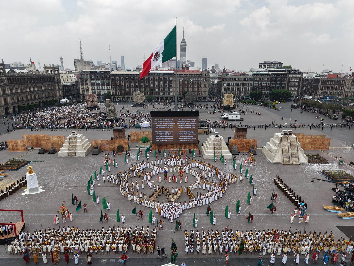Durante la conmemoración por los 700 años de la fundación de México-Tenochtitlán, la presidenta Claudia Sheinbaum afirmó que la Cuarta Transformación busca dignificar a los pueblos originarios y reconocer su papel en la identidad nacional