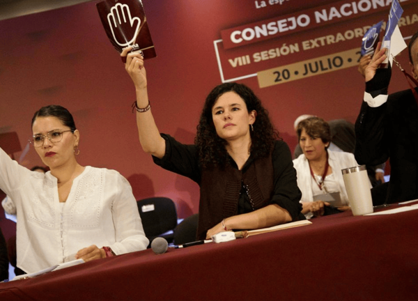Durante el Consejo Nacional de Morena, la presidenta del partido, Luisa María Alcalde, reiteró que la organización no encubrirá a militantes involucrados en actos ilegales. Foto: Debate