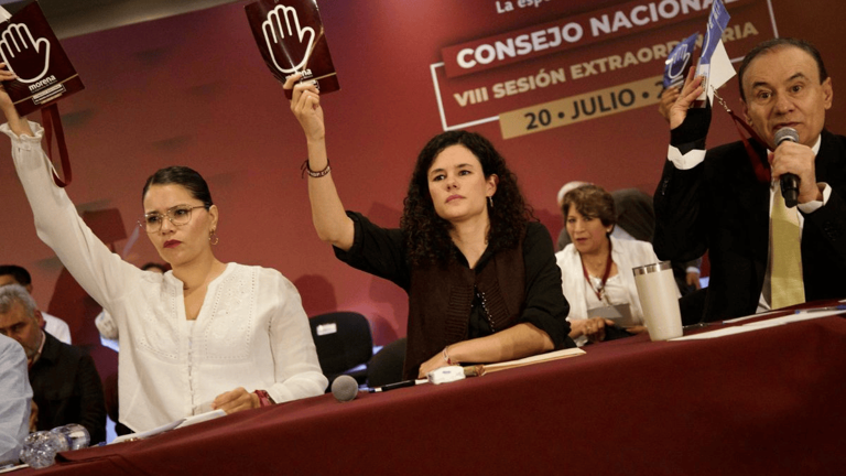 Durante el Consejo Nacional de Morena, la presidenta del partido, Luisa María Alcalde, reiteró que la organización no encubrirá a militantes involucrados en actos ilegales. Foto: Debate