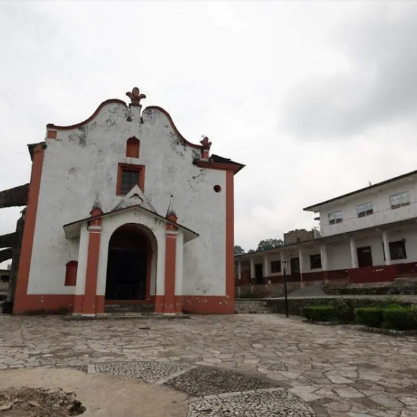 Habitantes de San Andrés Tzicuilan, junta auxiliar del municipio de Cuetzalan, acusan al párroco local de imponer restricciones que afectan directamente sus prácticas culturales y religiosas.