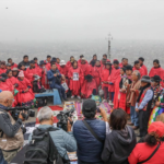 Indígenas peregrinan al cerro San Cristóbal para exigir justicia y rechazar ley de amnistía