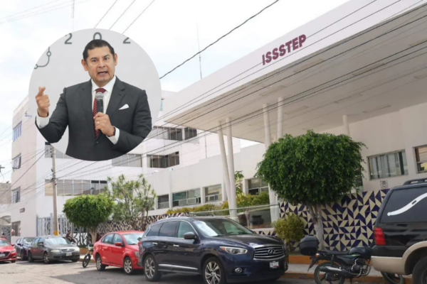 El gobernador Alejandro Armenta alertó que el sistema de pensiones del ISSSTEP podría colapsar en 2050 si no se atiende el déficit presupuestal actual. Foto: Anel Esgua / Bibiana Díaz