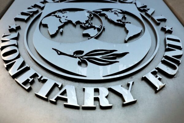 El Fondo Monetario Internacional (FMI) revisó su pronóstico para México y ahora estima un crecimiento del PIB para 2025 del 0.2 %, una mejora de 0.5 puntos porcentuales respecto al panorama de recesión de –0.3 % proyectado en abril.