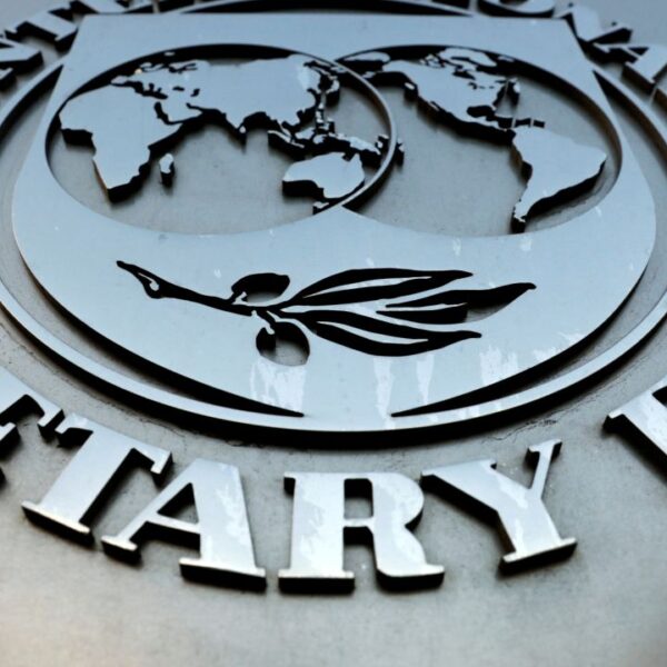 El Fondo Monetario Internacional (FMI) revisó su pronóstico para México y ahora estima un crecimiento del PIB para 2025 del 0.2 %, una mejora de 0.5 puntos porcentuales respecto al panorama de recesión de –0.3 % proyectado en abril.