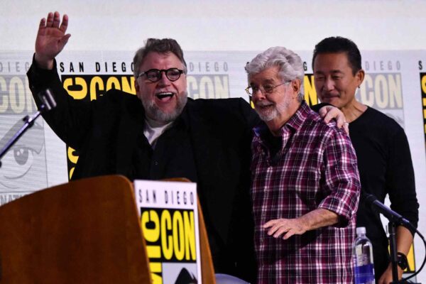 George Lucas debutó en la Comic-Con para presentar el Lucas Museum of Narrative Art, acompañado por Guillermo del Toro, en un homenaje al arte popular y la narrativa visual.