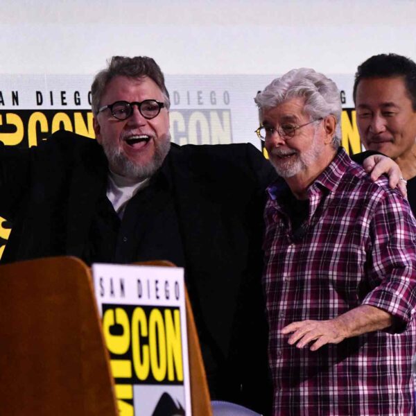 George Lucas debutó en la Comic-Con para presentar el Lucas Museum of Narrative Art, acompañado por Guillermo del Toro, en un homenaje al arte popular y la narrativa visual.