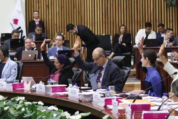 La presidenta Claudia Sheinbaum Pardo criticó duramente las sanciones impuestas por el Instituto Nacional Electoral (INE) a candidatos que aparecieron en los denominados “acordeones” durante la elección judicial del 1 de junio.