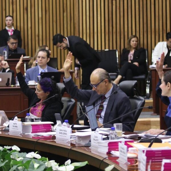 La presidenta Claudia Sheinbaum Pardo criticó duramente las sanciones impuestas por el Instituto Nacional Electoral (INE) a candidatos que aparecieron en los denominados “acordeones” durante la elección judicial del 1 de junio.