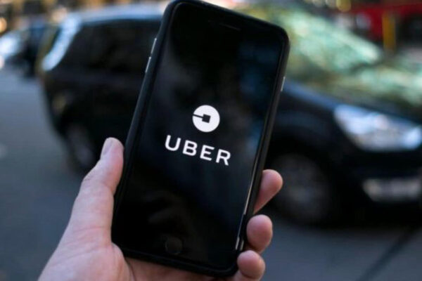 Uber aumentó sus tarifas hasta un 7% en México, argumentando que busca proteger las ganancias de sus conductores tras su incorporación a la seguridad social. Foto: Columna Digital