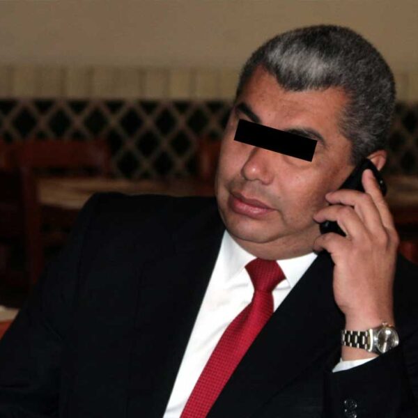 Autoridades de Puebla evalúan reubicar a Javier López Zavala, acusado del feminicidio de Cecilia Monzón, debido a señalamientos sobre presuntos privilegios e influencia al interior del penal de San Miguel. Aunque la Secretaría de Seguridad Pública negó un trato diferenciado, familiares de la víctima han denunciado beneficios indebidos, lo que ha generado presión pública y cuestionamientos sobre la legalidad en el sistema penitenciario.