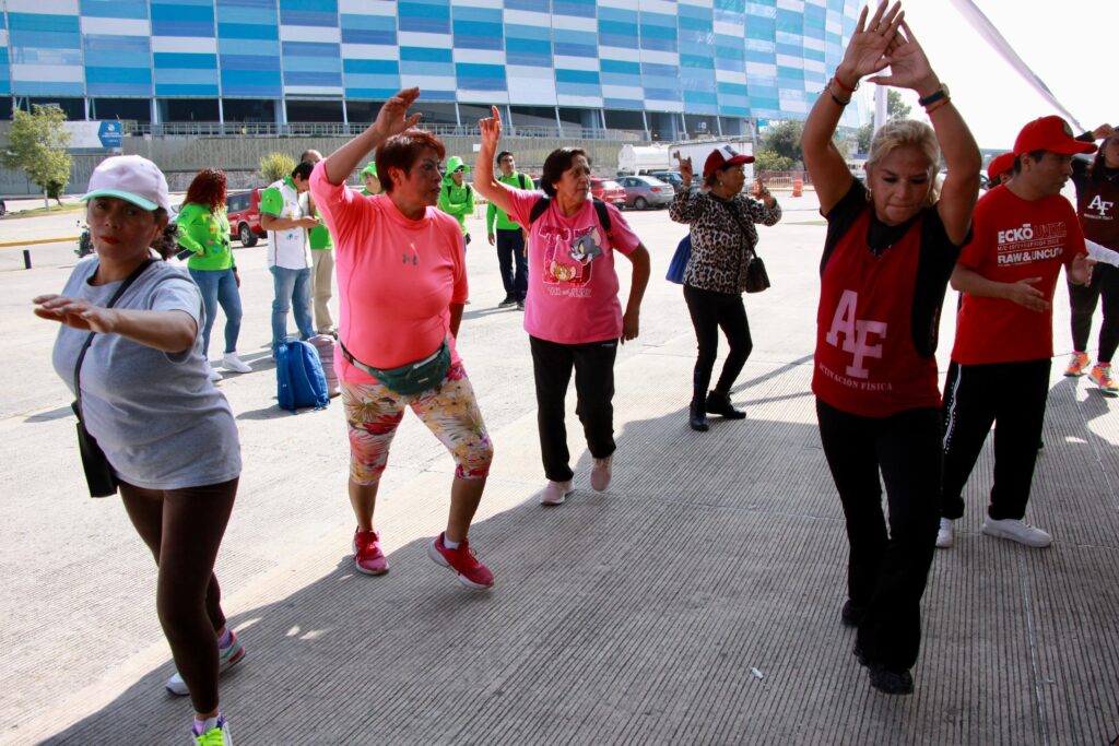 El IMDP participó en la feria “Safe por la salud” con rutinas de activación física y servicios gratuitos como consultas médicas, análisis clínicos y donación de sangre.