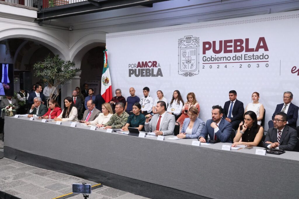 Con un llamado a mantener la integridad en el servicio público, el gobernador Alejandro Armenta reafirmó su política de cero tolerancia a la corrupción en el Gobierno de Puebla, asegurando que su administración se rige bajo principios de vocación de servicio, ética y Amor a Puebla.