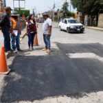 La presidenta municipal de San Pedro Cholula, Tonantzin Fernández, supervisó los avances de la tercera etapa del Bachetón 2025, programa que busca rehabilitar vialidades dañadas en barrios, colonias y juntas auxiliares del municipio.