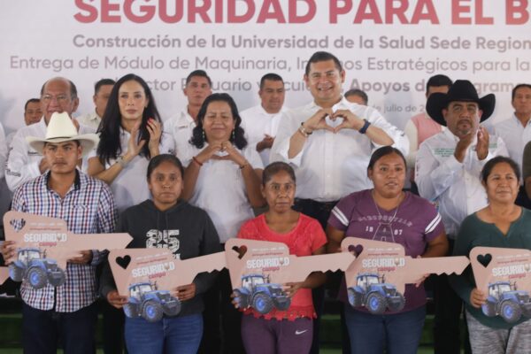 Con una inversión histórica superior a mil 600 millones de pesos, el gobierno de Puebla, encabezado por Alejandro Armenta, refuerza la seguridad comunitaria y la transformación del campo poblano mediante el programa “Seguridad para el Bienestar”, que impulsa el desarrollo rural, la organización comunitaria y la seguridad territorial.