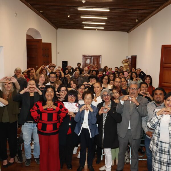El Museo Casa del Caballero Águila de San Pedro Cholula participa en la edición 2025 de Noche de Museos con dos exposiciones: La pintura clásica a través de la mirada de Aurora y México: raíces y alas, que reúnen 90 piezas de la artista Rosa Aurora Mata Torices.