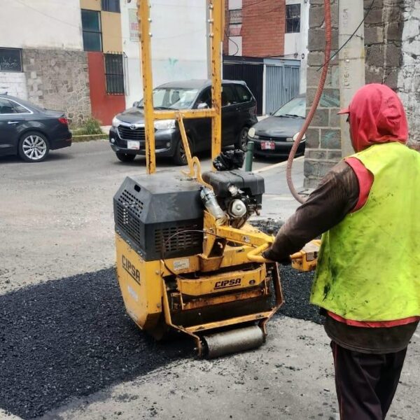 La campaña Bacheando Puebla, impulsada por el Gobierno de la Ciudad que encabeza Pepe Chedraui Budib, ha logrado la atención de más de 90 mil baches en lo que va del año, como parte de la estrategia integral para mejorar la infraestructura vial en la capital.