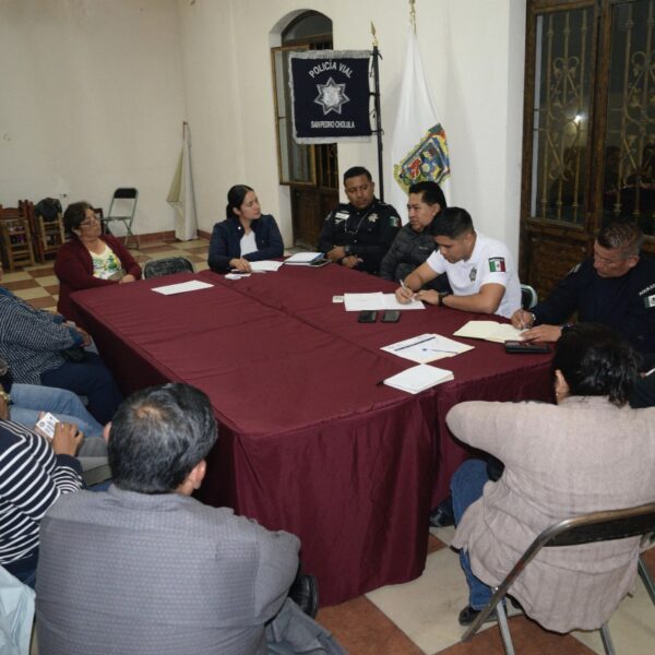 Para fortalecer la coordinación entre autoridades y ciudadanía, el Gobierno de San Pedro Cholula llevó a cabo una nueva Mesa de Seguridad con la participación de representantes comunitarios de Santa María Xixitla, San Miguel Tianguisnahuatl, San Juan Calvario y San Pablo Tecamac.