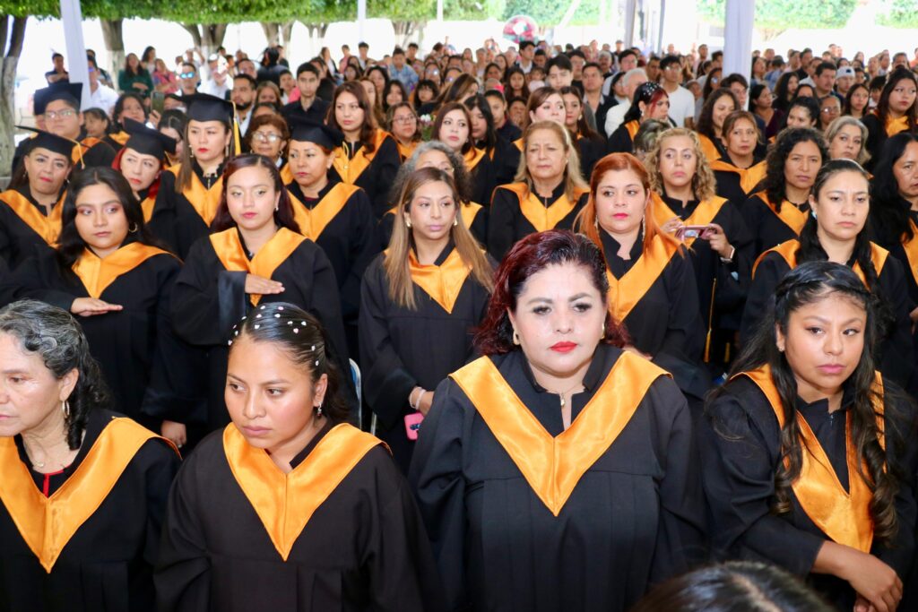 Con el firme propósito de generar nuevas oportunidades para las familias poblanas, el gobernador Alejandro Armenta y la presidenta del Patronato del SEDIF, Ceci Arellano, reafirmaron su compromiso con el fortalecimiento de los Centros de Capacitación y Desarrollo (CECADE), espacios clave para mejorar la calidad de vida de las y los ciudadanos.