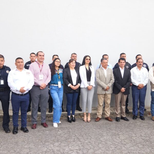 El municipio de Xiutetelco fue sede de la Mesa Regional de Seguridad, donde autoridades de SEDENA, Marina, Guardia Nacional, Policía Estatal y Municipal de las microrregiones 05 y 06 compartieron reportes operativos y reforzaron estrategias conjuntas. El presidente municipal, Baltazar Narciso Baltazar, destacó la importancia del trabajo coordinado para garantizar la paz en la región, en línea con la estrategia estatal de Seguridad con Bienestar.