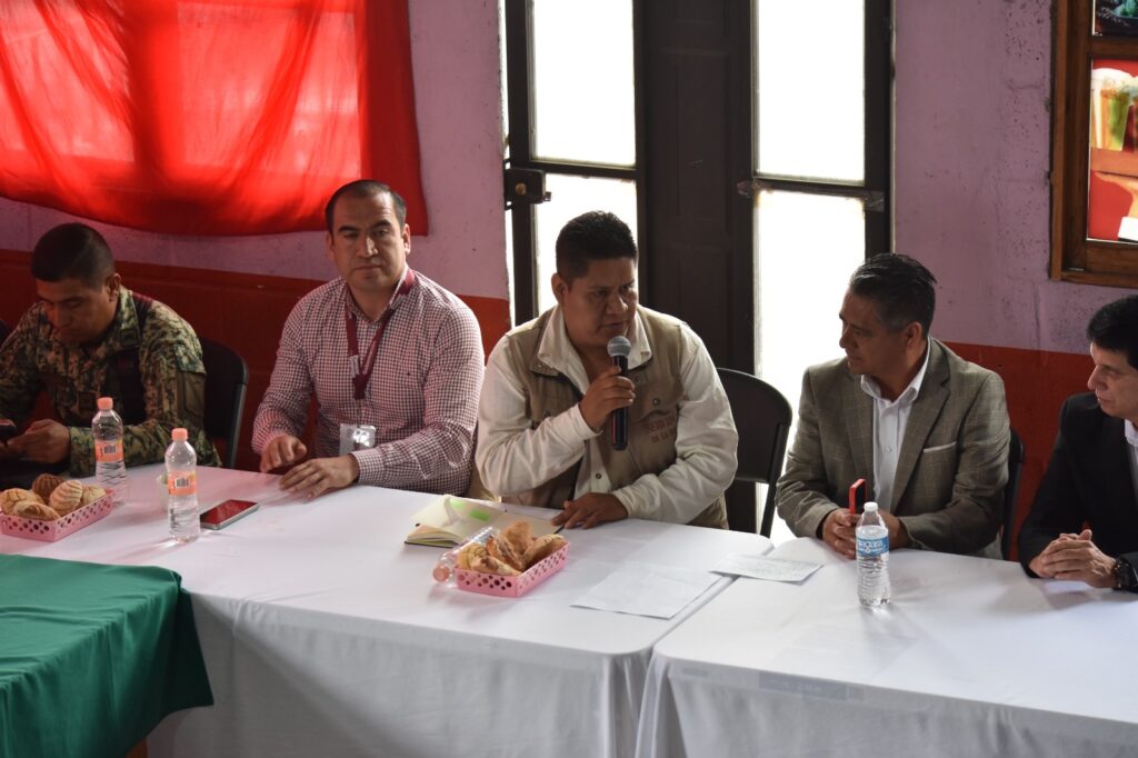 El municipio de Xiutetelco fue sede de la Mesa Regional de Seguridad, donde autoridades de SEDENA, Marina, Guardia Nacional, Policía Estatal y Municipal de las microrregiones 05 y 06 compartieron reportes operativos y reforzaron estrategias conjuntas. El presidente municipal, Baltazar Narciso Baltazar, destacó la importancia del trabajo coordinado para garantizar la paz en la región, en línea con la estrategia estatal de Seguridad con Bienestar.