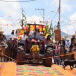 En el marco de la festividad de Santiago Apóstol, el gobernador Alejandro Armenta encabezó la tradicional cabalgata en Chignahuapan, acompañado por más de mil jinetes y el presidente municipal Juan Rivera Trejo. El evento reafirma el compromiso del Gobierno del Estado por preservar las tradiciones en un entorno de paz y seguridad.