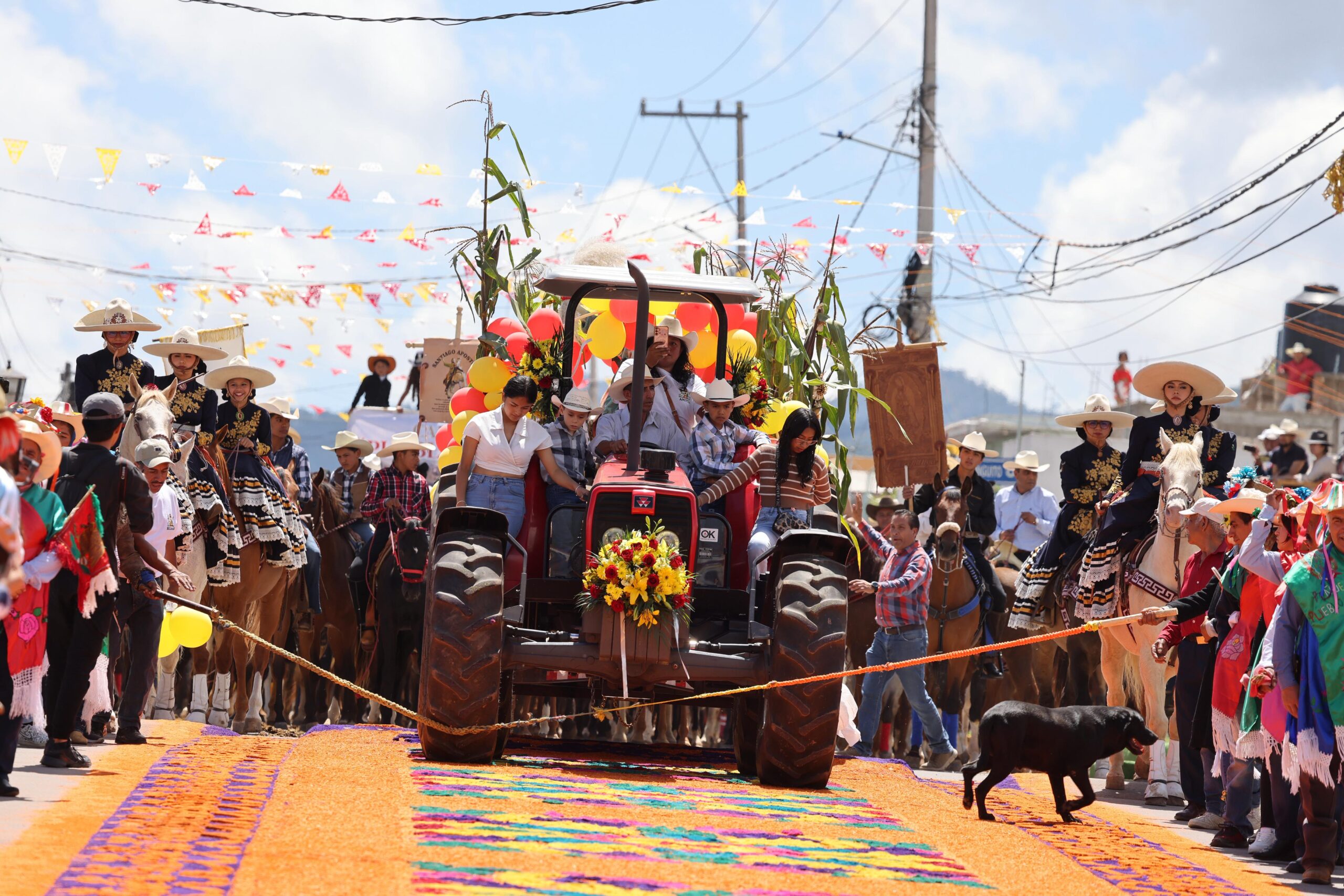 Chignahuapan celebra con tradición y seguridad: Armenta encabeza cabalgata con mil jinetes