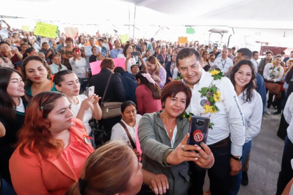 Como parte de su estrategia de bienestar y seguridad, el gobernador Alejandro Armenta encabezó la entrega de apoyos productivos al campo por más de 24 millones de pesos, beneficiando a 2 mil productoras y productores de Teziutlán, Tlatlauquitepec y municipios aledaños.