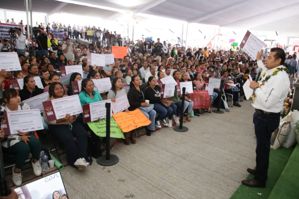 Con una inversión de 30 millones de pesos, el gobernador Alejandro Armenta encabezó la entrega de apoyos del programa Obra Comunitaria en las microrregiones de Teziutlán y Tlatlauquitepec, beneficiando a más de 150 comunidades de la Sierra Nororiental.