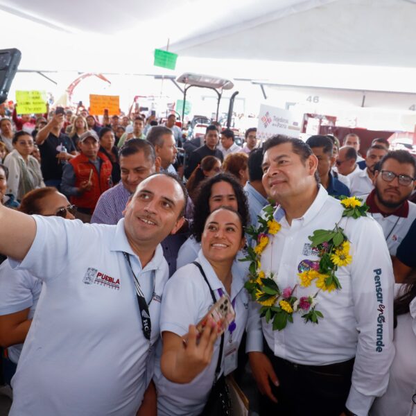 Como parte de la estrategia nacional de inclusión digital impulsada por la presidenta Claudia Sheinbaum, el gobernador Alejandro Armenta encabezó la entrega de Becas de Conectividad para el Bienestar, destinadas a jóvenes de entre 15 y 29 años en situación de vulnerabilidad.