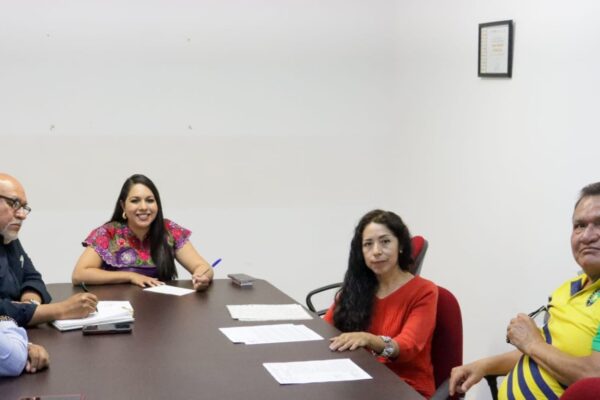 “Este gobierno no se esconde, escucha y atiende. Gobernar es servir al pueblo”, afirmó Tonantzin Fernández, al reiterar su disposición permanente para construir consensos que fortalezcan la economía local y garanticen una convivencia armónica en el municipio.
