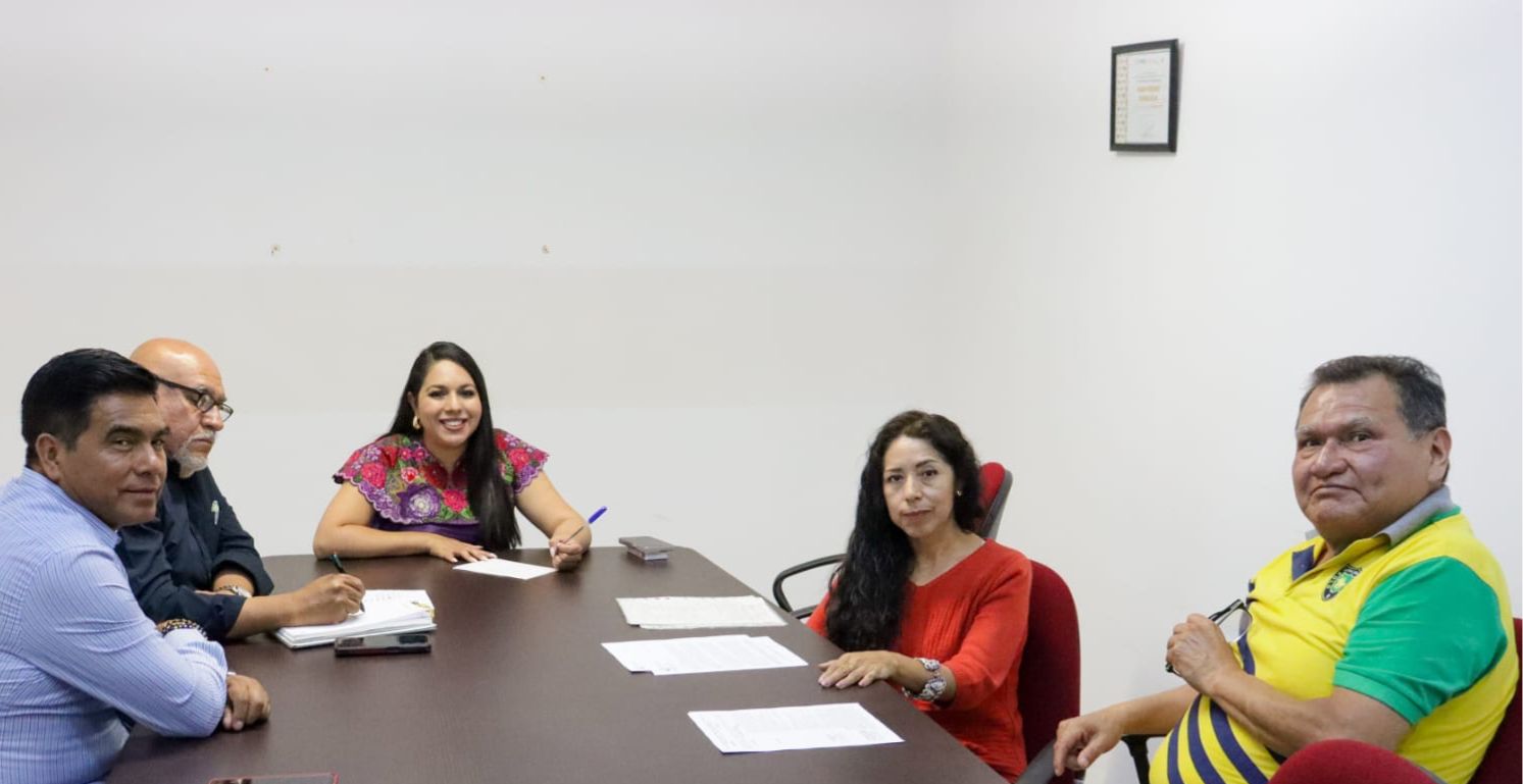 Tonantzin Fernández mantiene diálogo abierto con comerciantes de San Pedro Cholula
