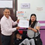 El presidente municipal Baltazar Narciso encabezó la entrega de sillas de ruedas como parte de la jornada “Enchúlame La Silla”.