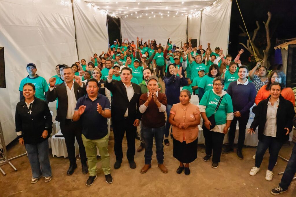 Después de 14 años sin electricidad, Perfecto Castañeda y su esposa Hermelinda Graciela López ya pueden encender una licuadora, cargar el celular y sentirse seguros por las noches.