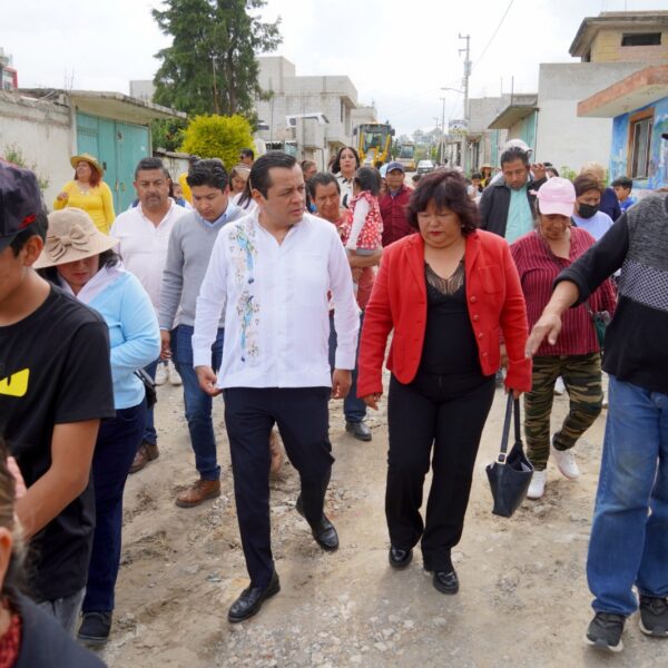 Juan Manuel Alonso Ramírez dio el banderazo de inicio a los trabajos de mejoramiento de la calle Humberto Vidal