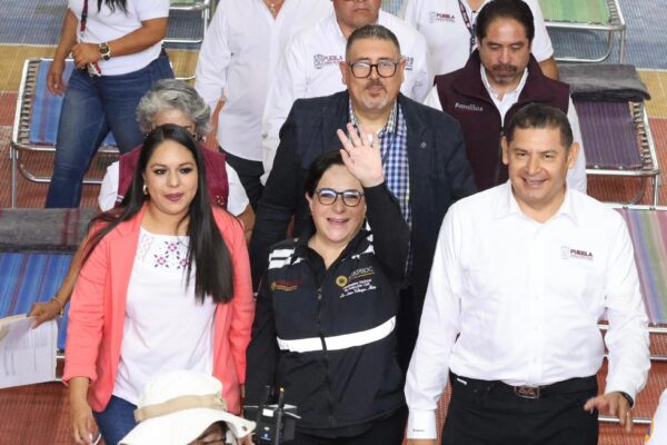 Durante el recorrido, el gobernador Alejandro Armenta reafirmó que en Puebla se gobierna con visión preventiva, en sintonía con la presidenta Claudia Sheinbaum.