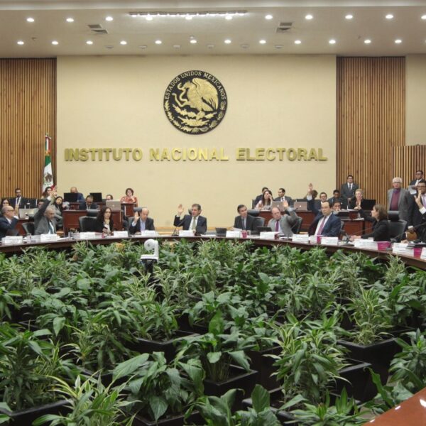 INE alista sanciones para 118 candidatos del Poder Judicial por aparecer en materiales que sugerían el voto a su favor. Las multas alcanzan hasta 146 mil pesos, pero no implican la pérdida del cargo.