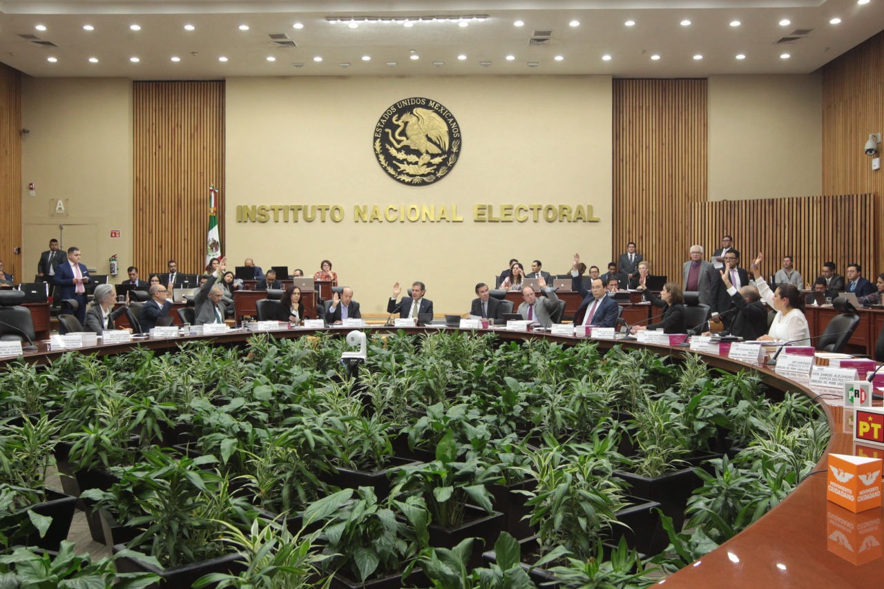 INE alista sanciones para 118 candidatos del Poder Judicial por aparecer en materiales que sugerían el voto a su favor. Las multas alcanzan hasta 146 mil pesos, pero no implican la pérdida del cargo.