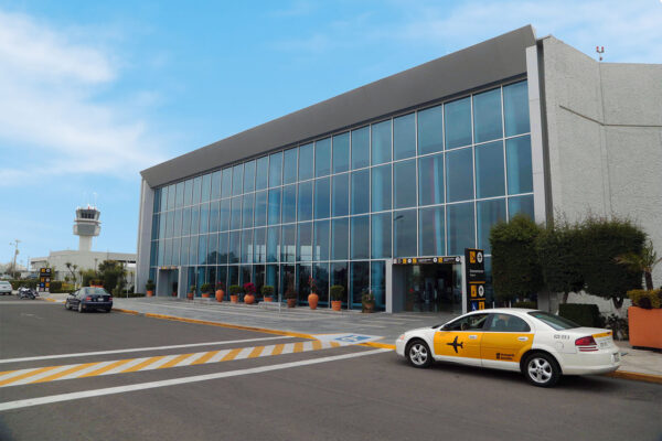 Las nuevas medidas propuestas por el gobierno de Estados Unidos hacia la aviación mexicana han puesto en pausa los planes de internacionalización del aeropuerto de Huejotzingo. Foto; RetoDiario