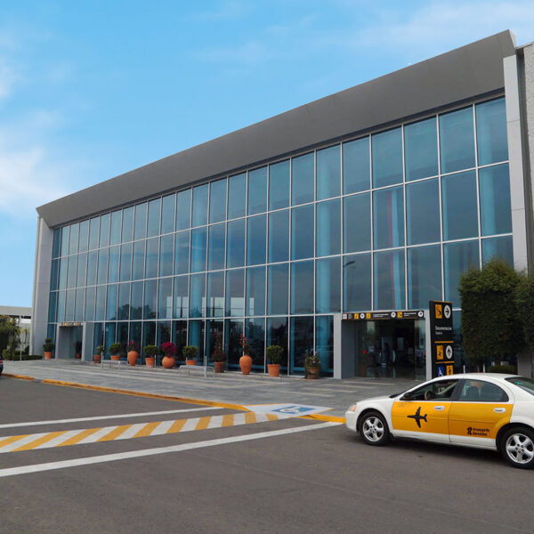 Las nuevas medidas propuestas por el gobierno de Estados Unidos hacia la aviación mexicana han puesto en pausa los planes de internacionalización del aeropuerto de Huejotzingo. Foto; RetoDiario