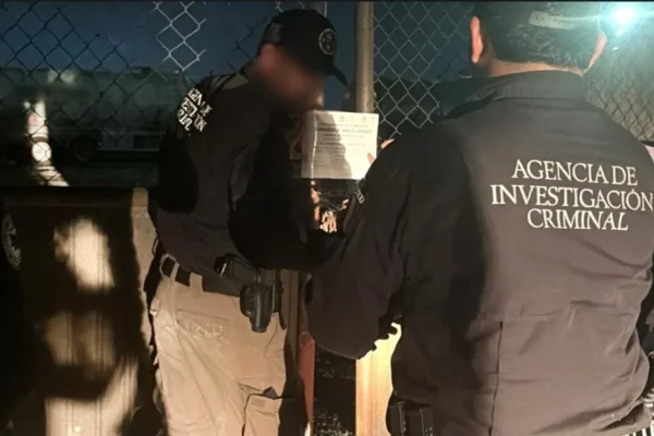 Durante un operativo en la colonia La Escondida, en Reynosa, Tamaulipas, la Fiscalía General de la República decomisó más de 1.8 millones de litros de hidrocarburo presuntamente robado.