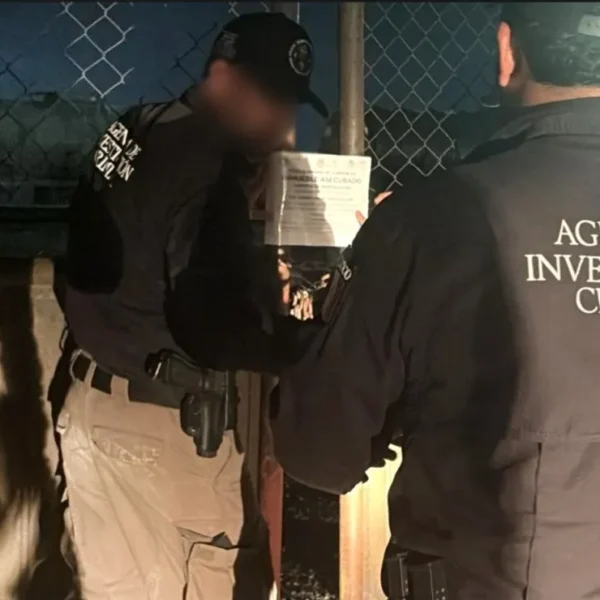 Durante un operativo en la colonia La Escondida, en Reynosa, Tamaulipas, la Fiscalía General de la República decomisó más de 1.8 millones de litros de hidrocarburo presuntamente robado.