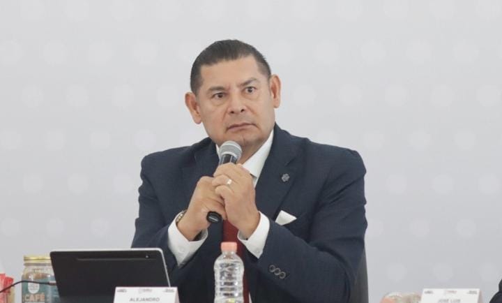 Gobernador de Puebla denuncia existencia de “cártel de laudos” dentro del gobierno estatal.