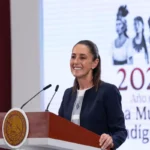 La presidenta Claudia Sheinbaum descartó aumentar el número de diputados plurinominales, como sugirieron exconsejeros del INE, y reiteró que su reforma electoral busca eliminar ese esquema para dar paso a un nuevo modelo de representación proporcional. Foto: Presidencia de la República