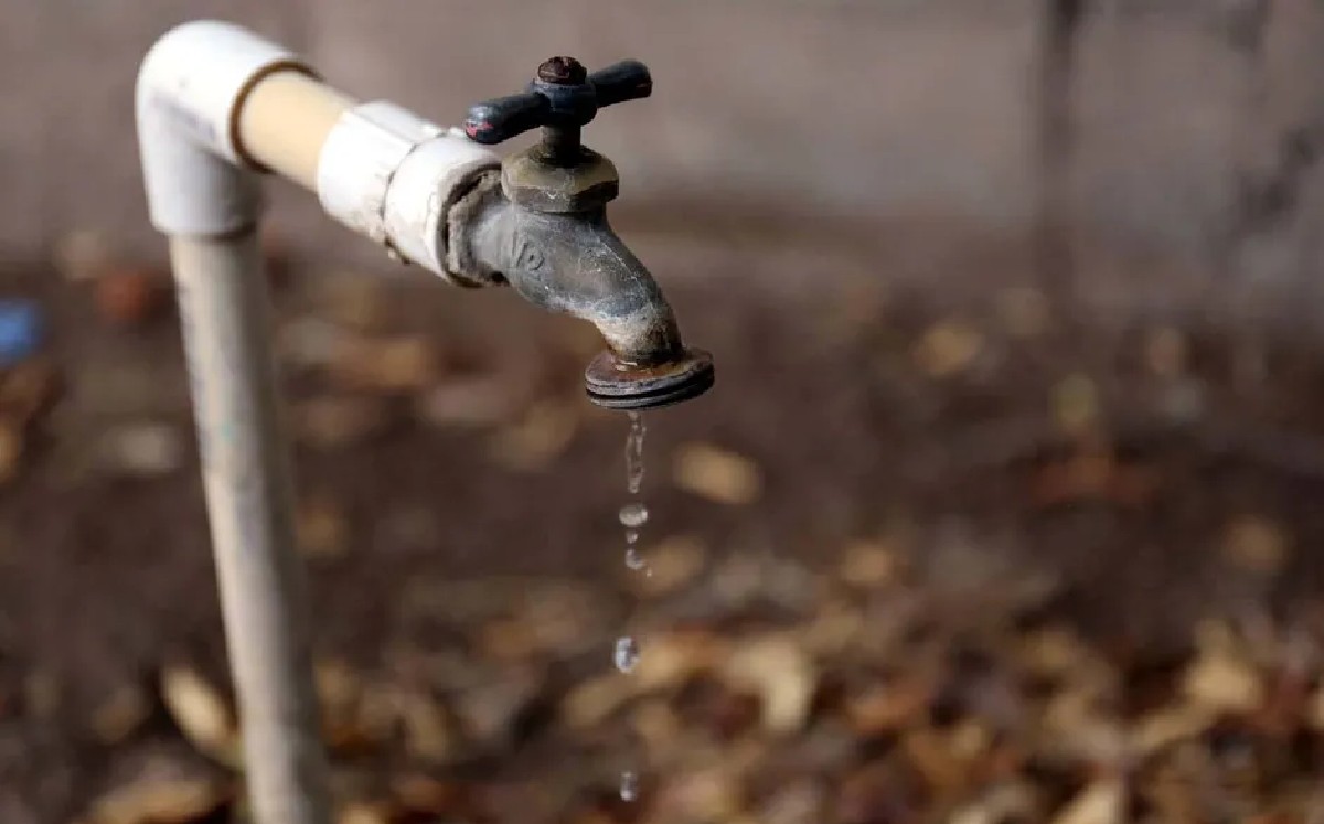 Vecinos de Bosques del Pilar denuncian baja presión de agua y posible acuerdo con piperos.