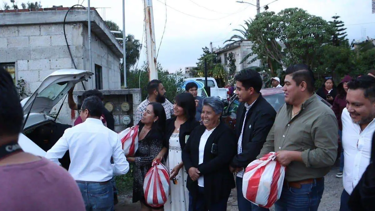 El alcalde de Cuautlancingo, Omar Muñoz, entregó apoyos a familias de Nuevo León tras el desbordamiento del río Zapatero y anunció un plan integral de drenaje, con obras hidráulicas, luminarias y pavimentación, además de un comité ciudadano para dar seguimiento.