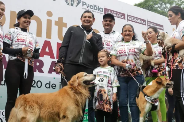 Durante el evento “Lomitos Imparables”, el gobernador Alejandro Armenta presentó una red estatal para atender casos de maltrato animal, con centros de bienestar en distintos municipios. Foto; Daniel Casas / El Sol de Puebla